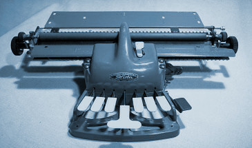Alte Schreibmaschine f&uuml;r Braille-Schrift